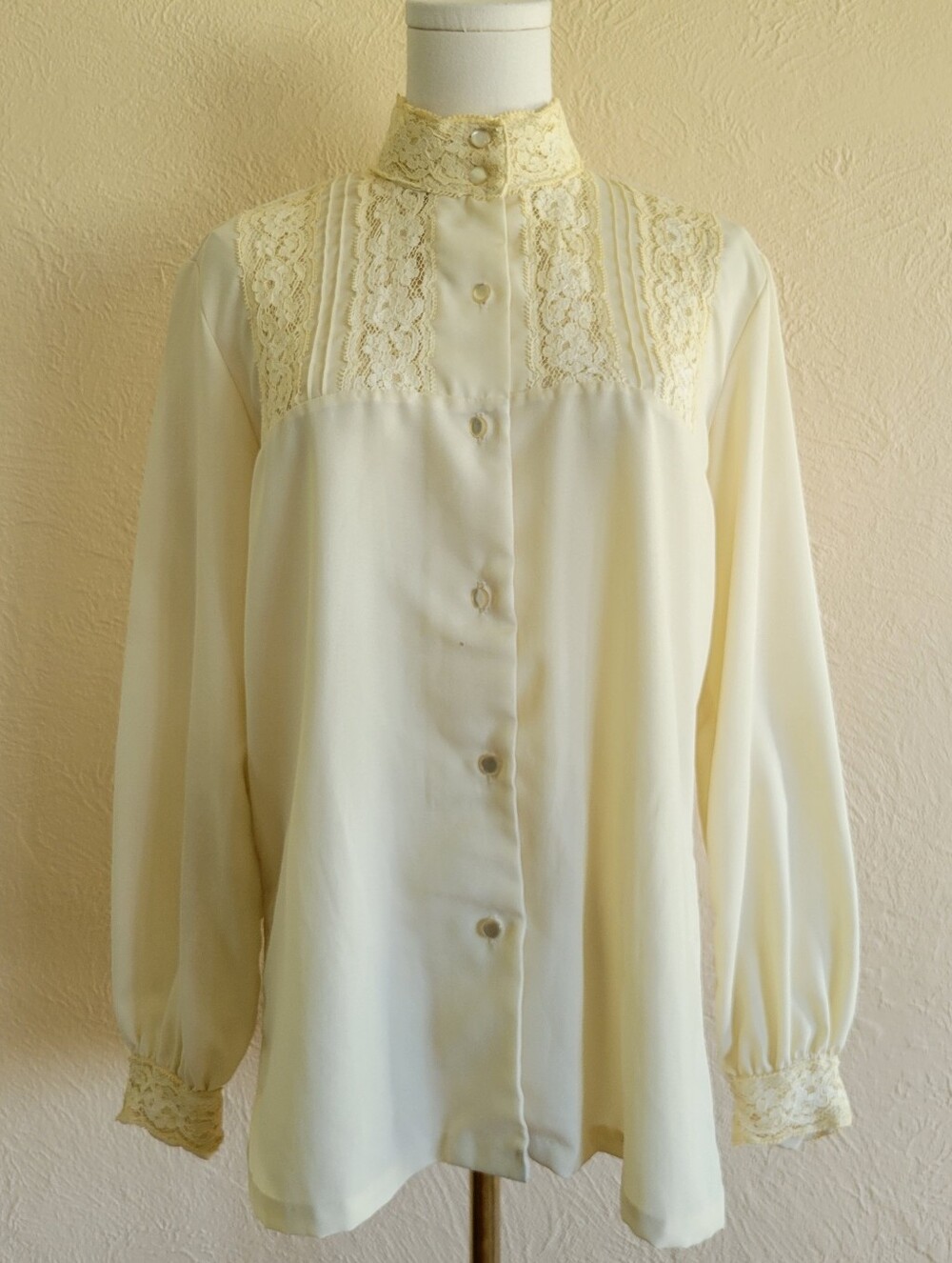 Le Monde | 70s Vintage Victorian Style Blouse
